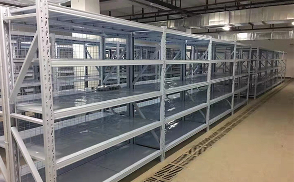 白银如何通过货架布局提升仓储作业效率？三大布局策略解析